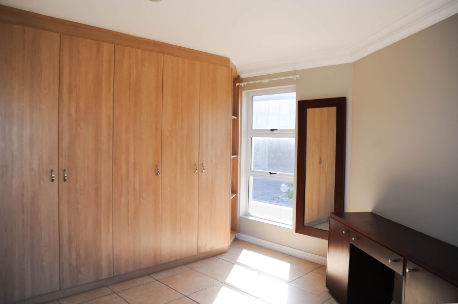 To Let 4 Bedroom Property for Rent in Calypso Beach Western Cape